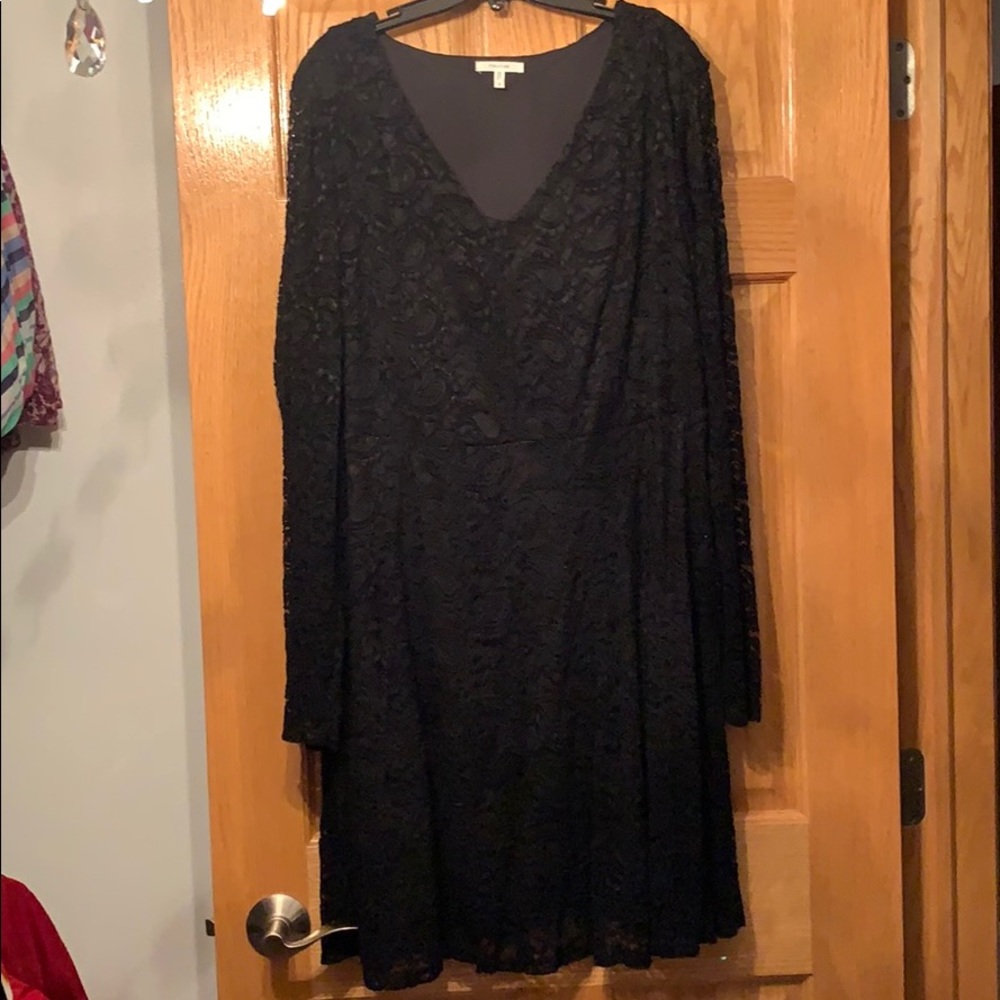 Lace long sleeve black dress